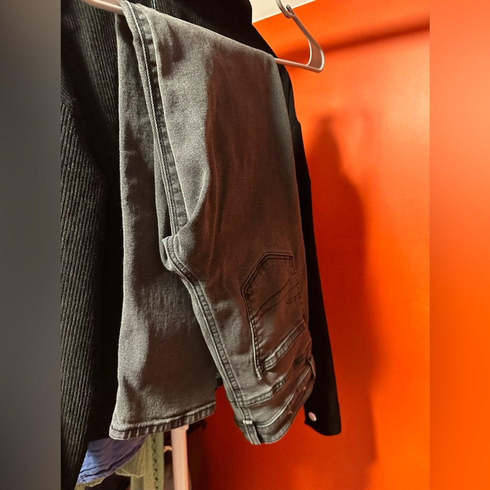 American Eagle. Size 2. Regular length